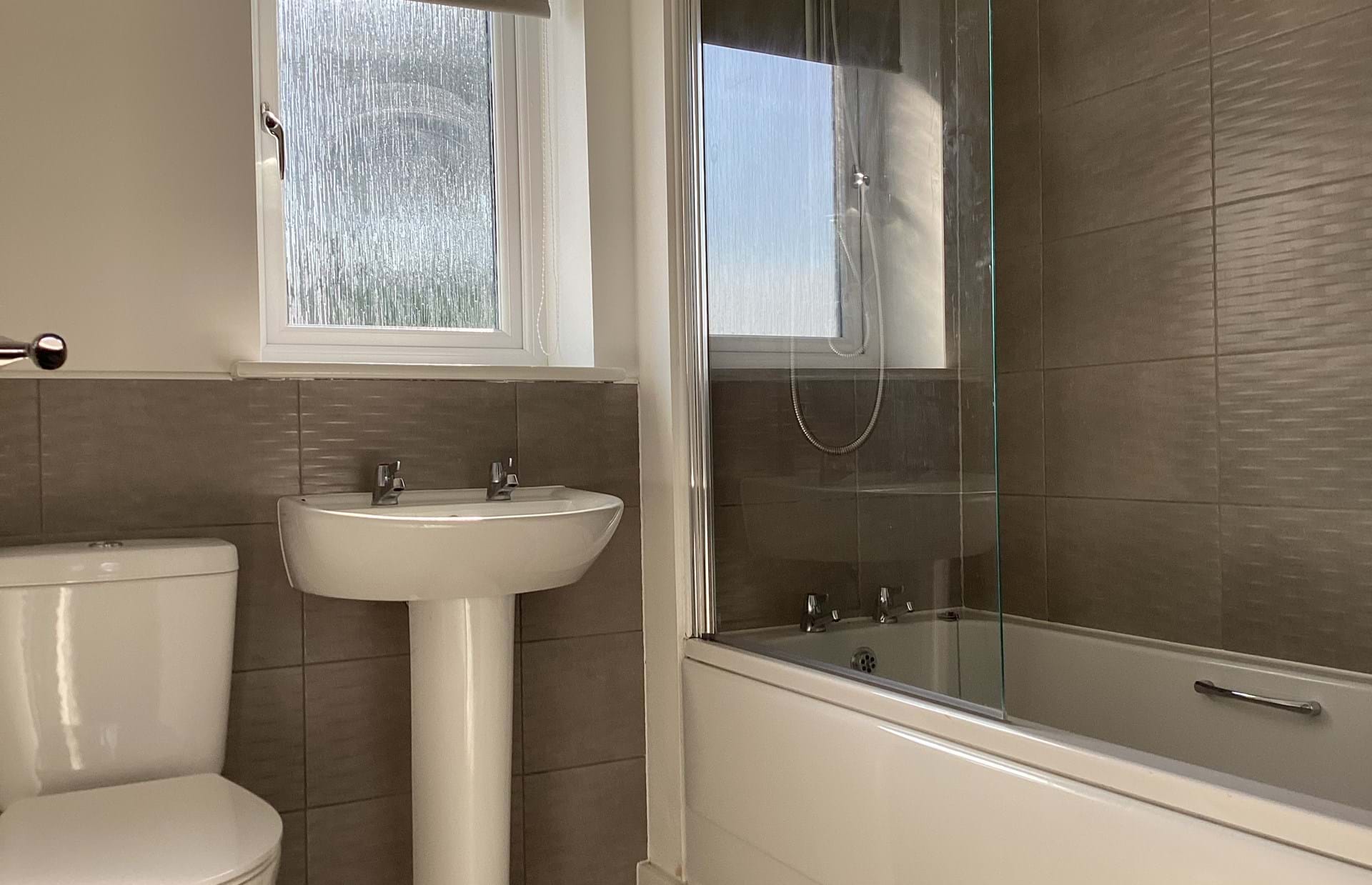 Bathroom, Acorn Gardens